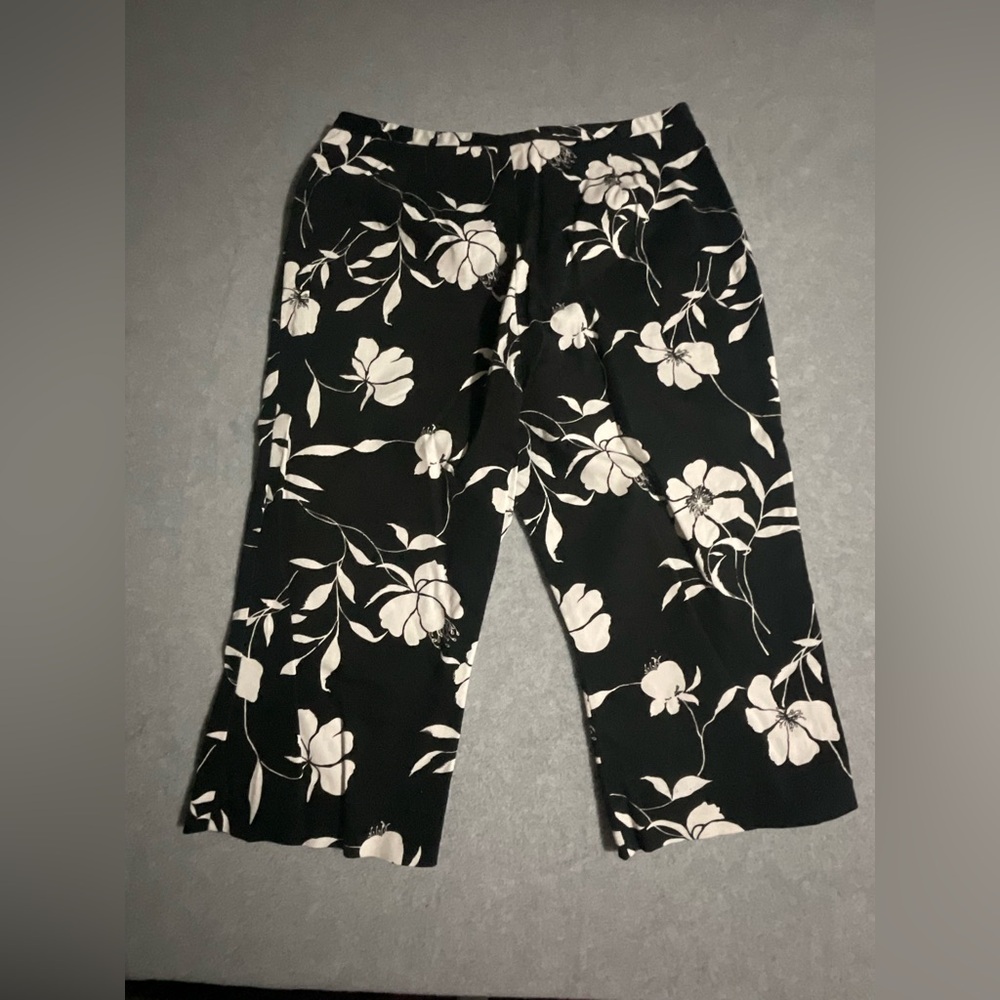 Style & Co. Floral Wide Leg Culotte Pants Size 14 Black White Botanical Crop - Picture 2 of 6
